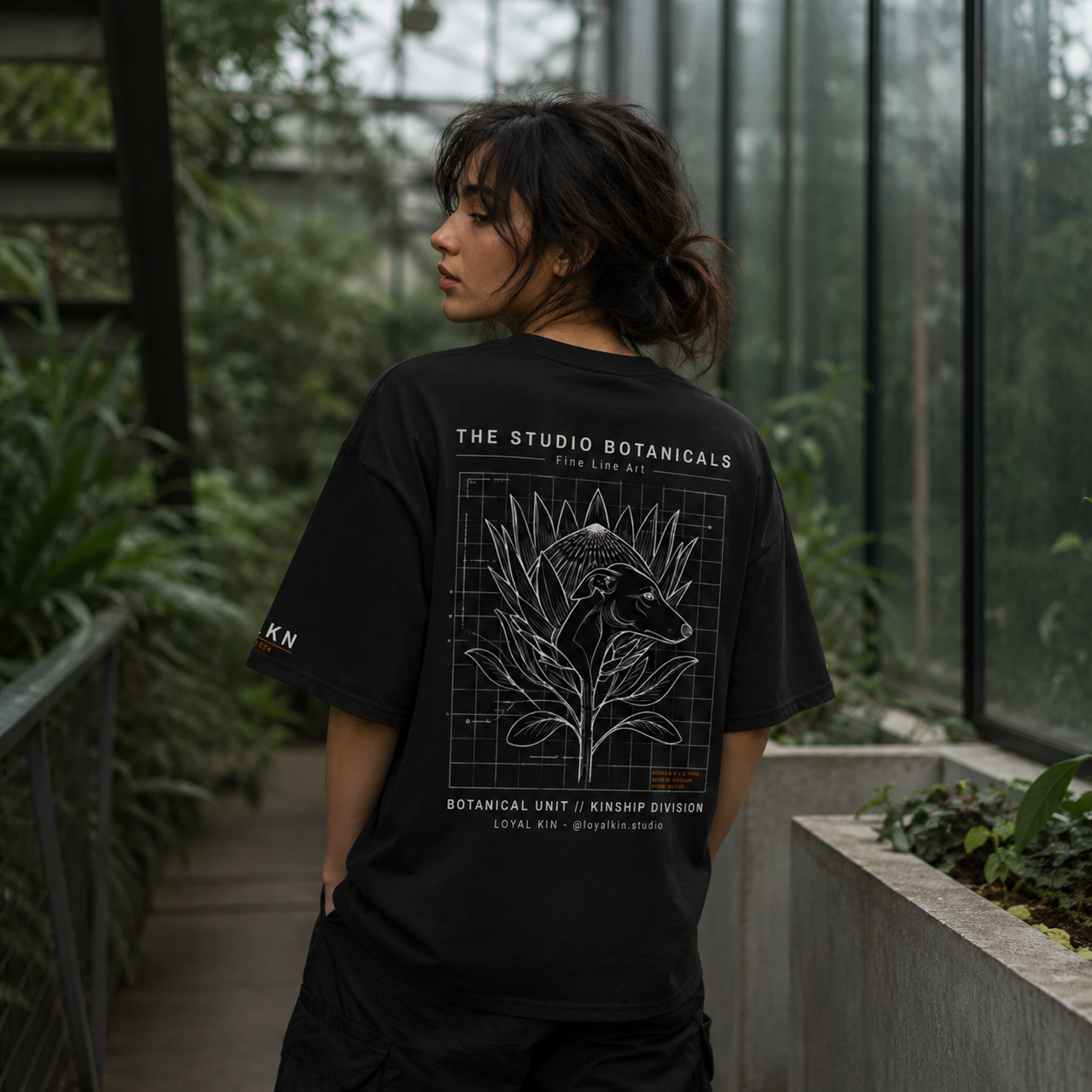 STUDIO BOTANICALS Tee